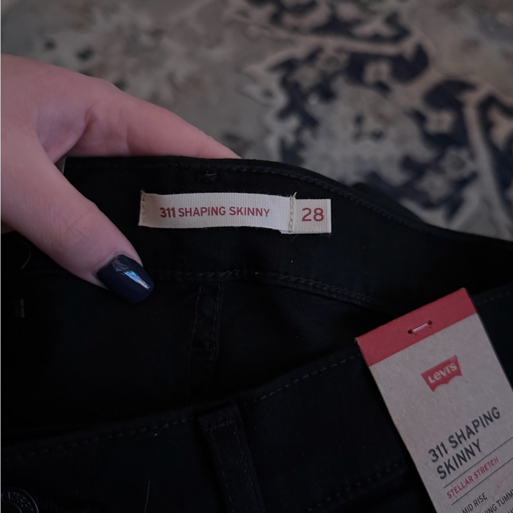 Levi's 311 Shaping Women's Black Skinny Jeans - Picture 4 of 6